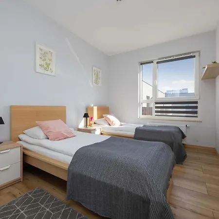 Apartment Bright & Functional With Parking And Balcony By Renters *